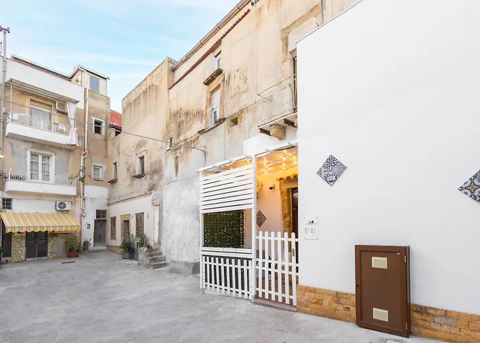 Centro Storico - Casa Di Pisa Cortile Termine Tatil Evi Sciacca